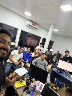 Equipe reunida no workshop