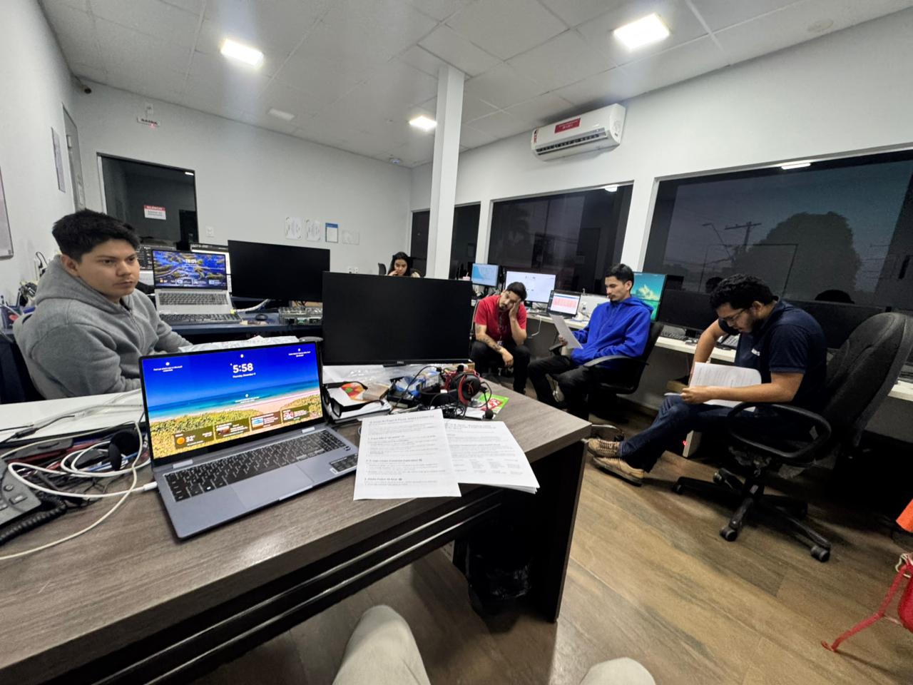 Equipe reunida no Workshop Papo & Pizza